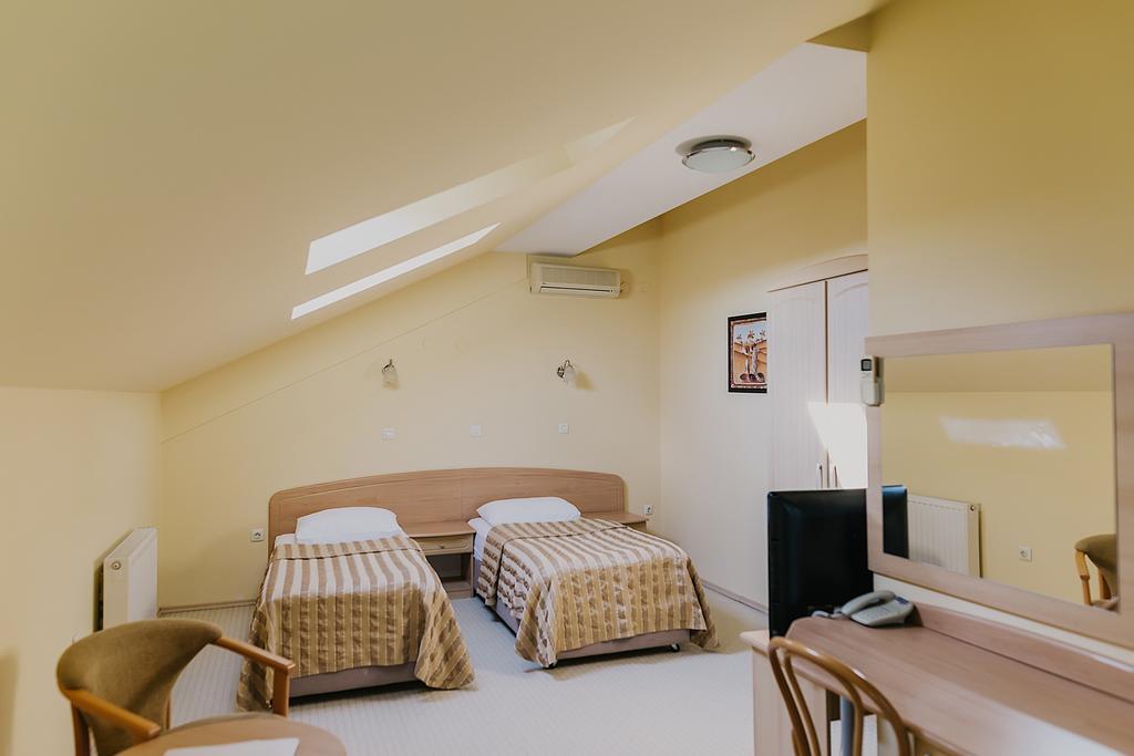 Hotel Silver Osijek Quarto foto